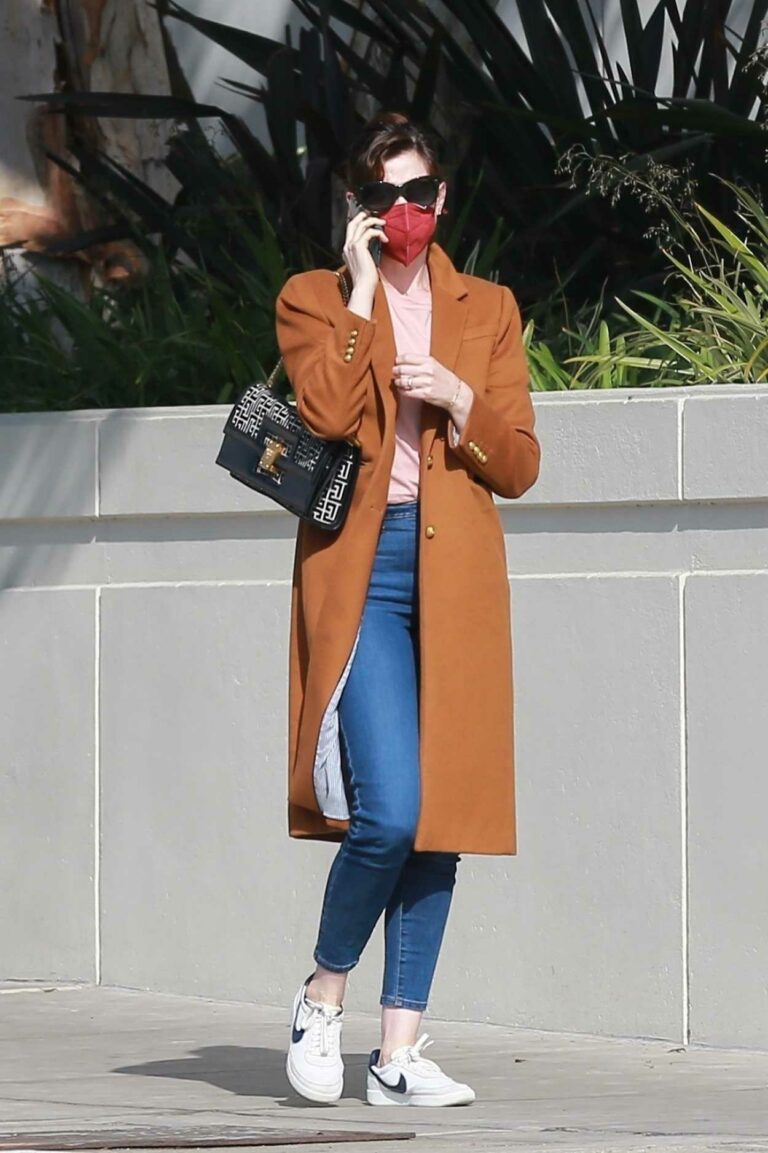 Anne Hathaway in a Tan Coat Heads to a Meeting in Santa Monica 02/04 ...