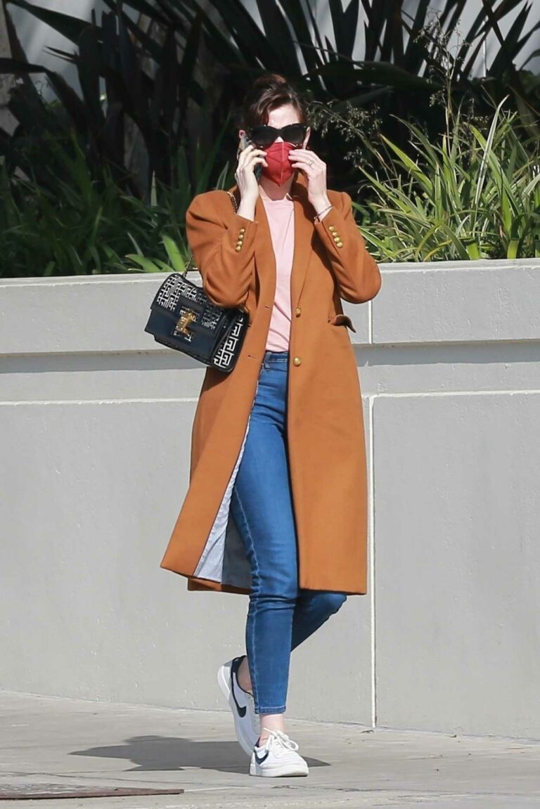 Anne Hathaway in a Tan Coat Heads to a Meeting in Santa Monica 02/04 ...