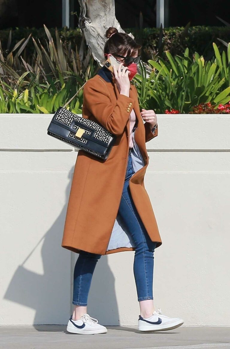 Anne Hathaway in a Tan Coat Heads to a Meeting in Santa Monica 02/04 ...