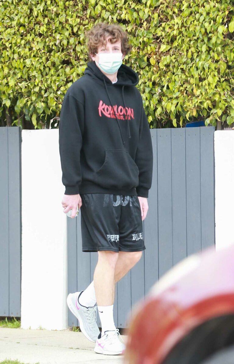 Charlie Puth in a Black Hoodie Heads to the Gym in West Hollywood 02/22 ...