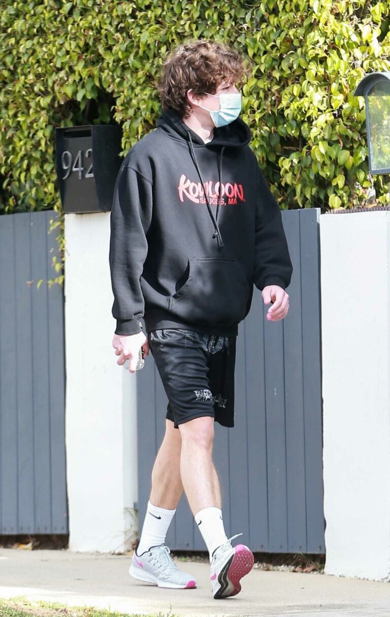 Charlie Puth in a Black Hoodie Heads to the Gym in West Hollywood 02/22 ...
