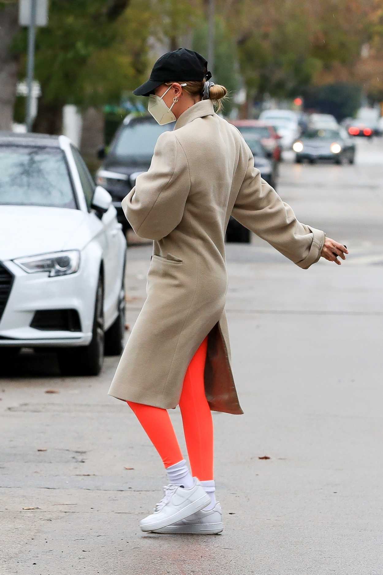 Hailey Bieber in a White Nike Sneakers Heads for a Morning Workout