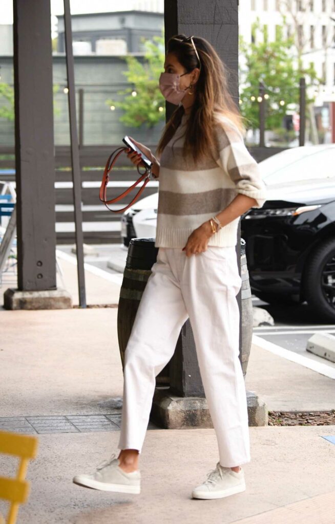Alessandra Ambrosio in a White Pants