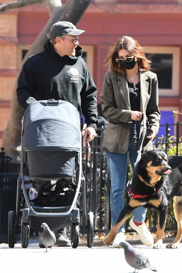 Emily Ratajkowski in a Black Protective Mask Stops at a Local Farmers