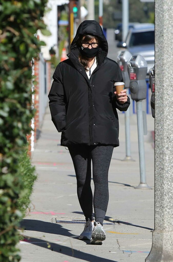 Jennifer Garner in a Black Puffer Jacket