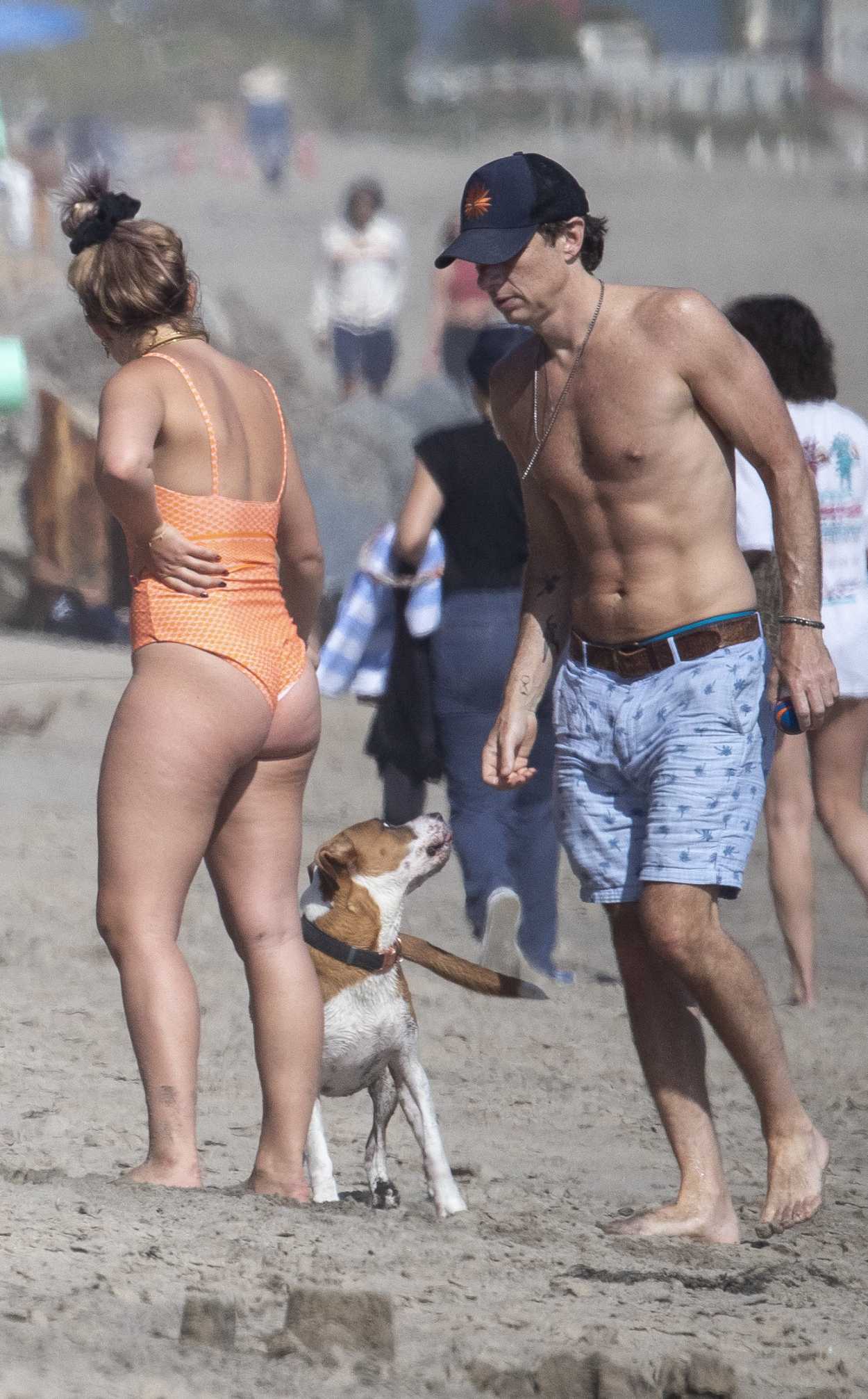 Florence Pugh in an Orange Swimsuit Was Seen Out with Zach Braff on the Bea...