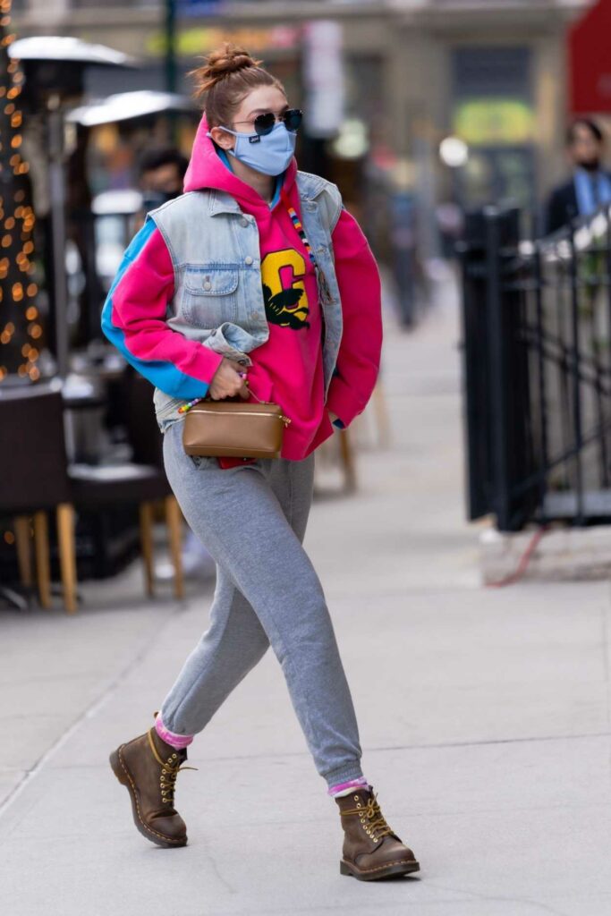 Gigi Hadid in a Grey Sweatpants