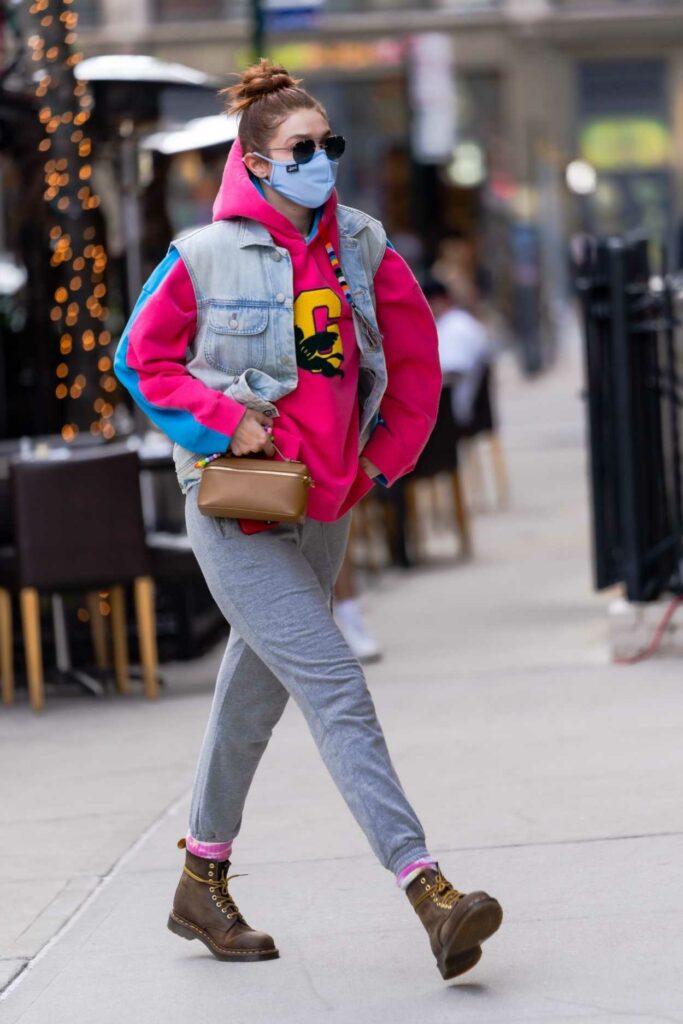 Gigi Hadid in a Grey Sweatpants