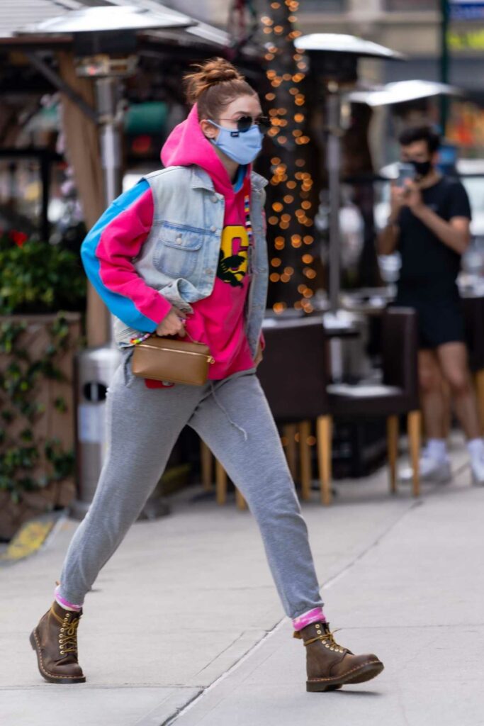 Gigi Hadid in a Grey Sweatpants