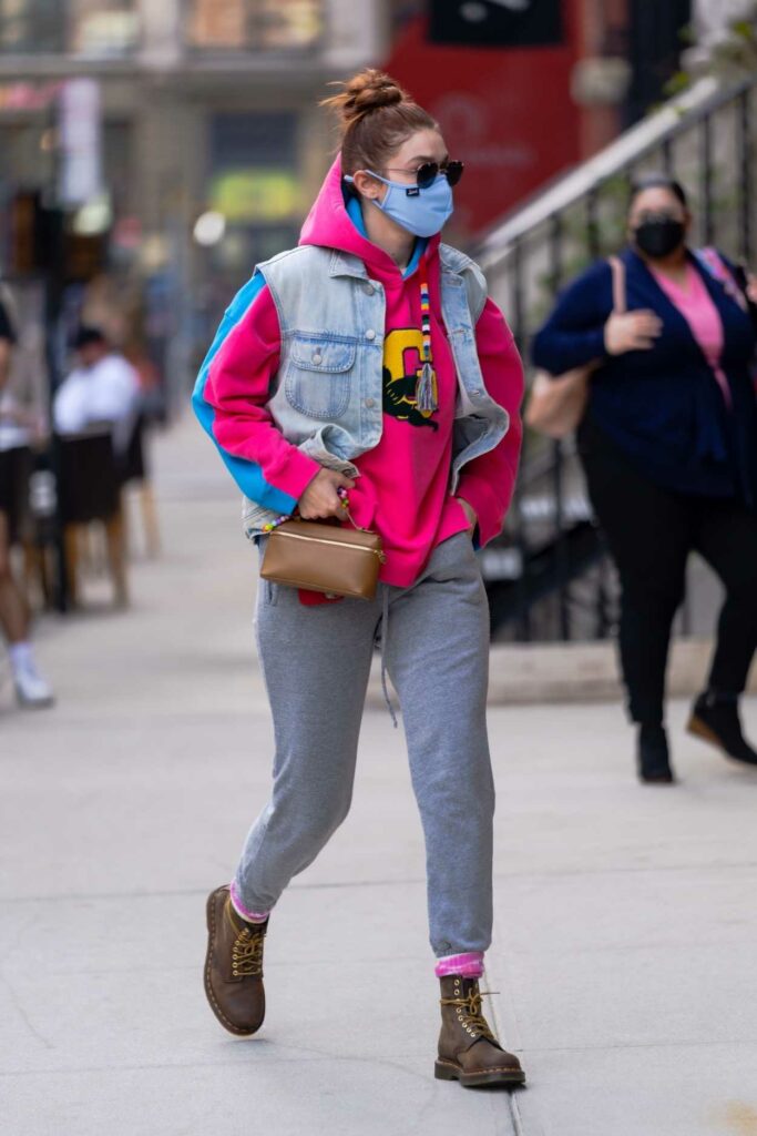 Gigi Hadid in a Grey Sweatpants