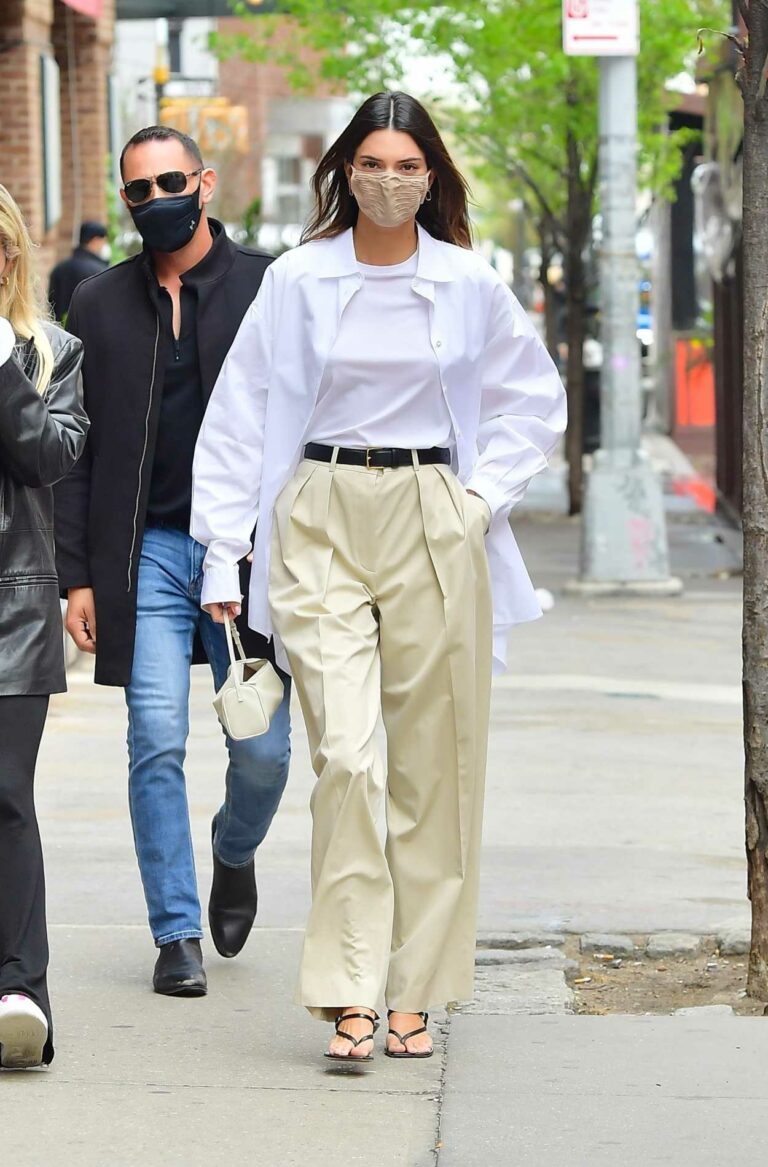 Kendall Jenner in a White Shirt Was Seen Out in New York 04/27/2021 ...
