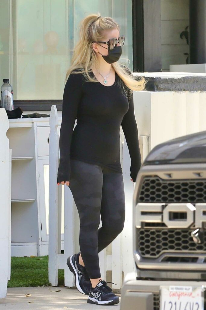 Avril Lavigne in a Black Outfit
