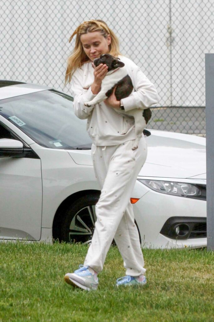 Reese Witherspoon in a White Sweatsuit