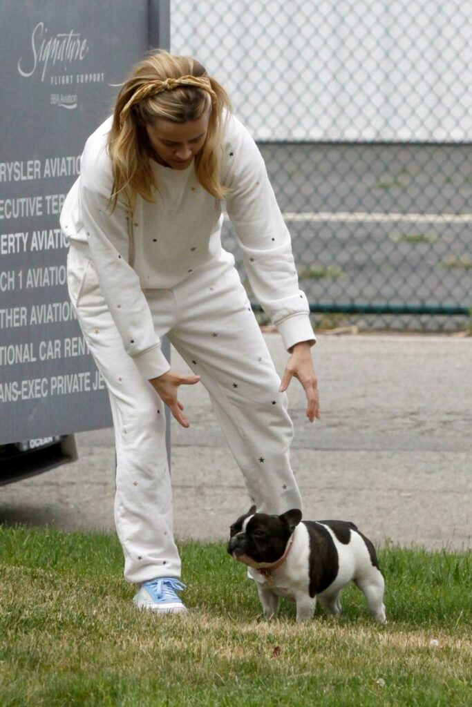 Reese Witherspoon in a White Sweatsuit