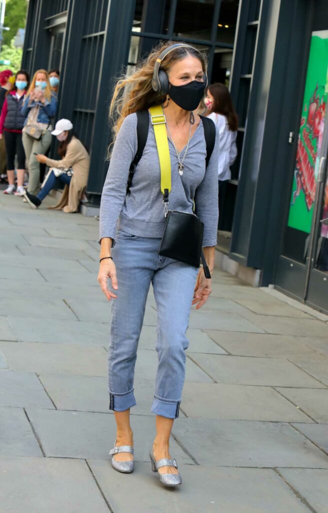 Sarah Jessica Parker in a Black Protective Mask