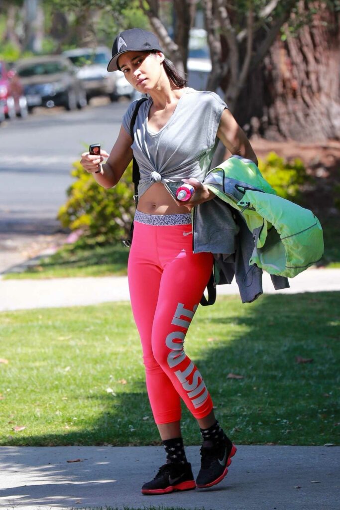 Sofia Boutella in a Pink Leggings