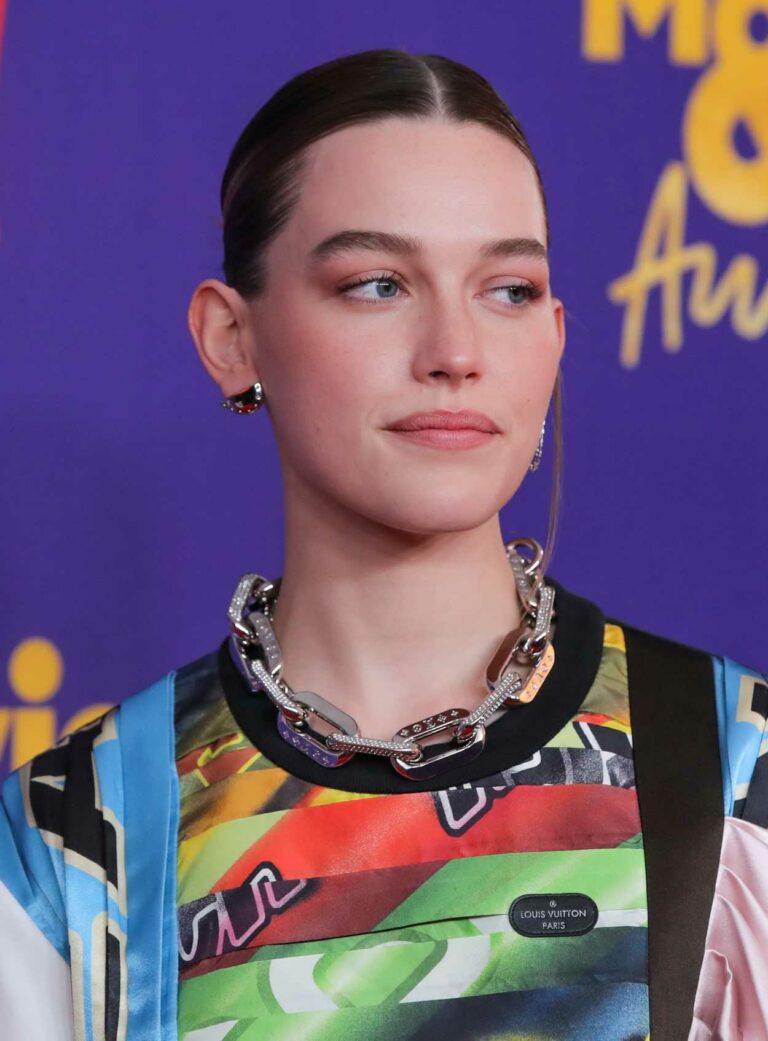 Victoria Pedretti Attends the MTV Movie and TV Awards at the Hollywood