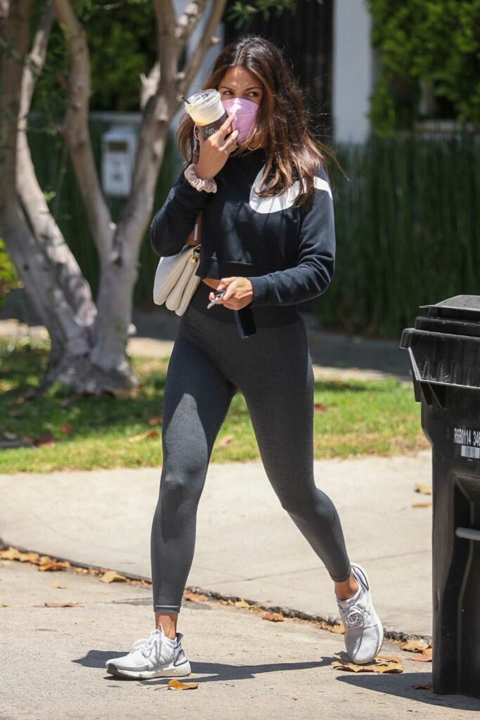 Eiza Gonzalez in a Grey Leggings