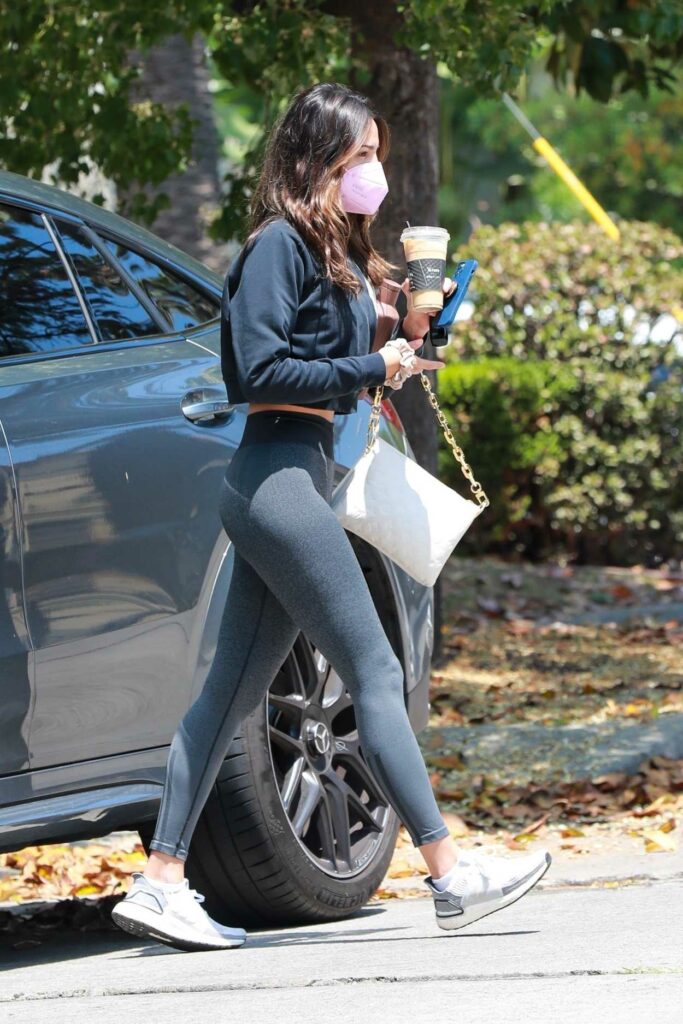 Eiza Gonzalez in a Grey Leggings