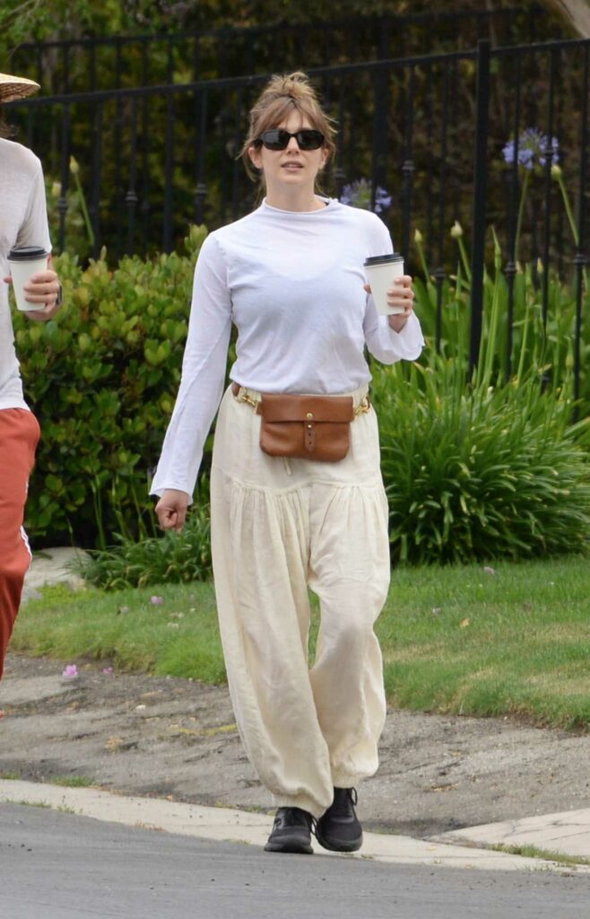 Elizabeth Olsen in a White Long Sleeves T-Shirt