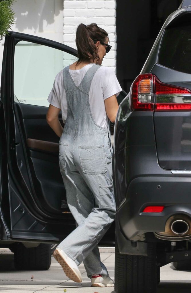 Jennifer Garner in a Grey Jumpsuit