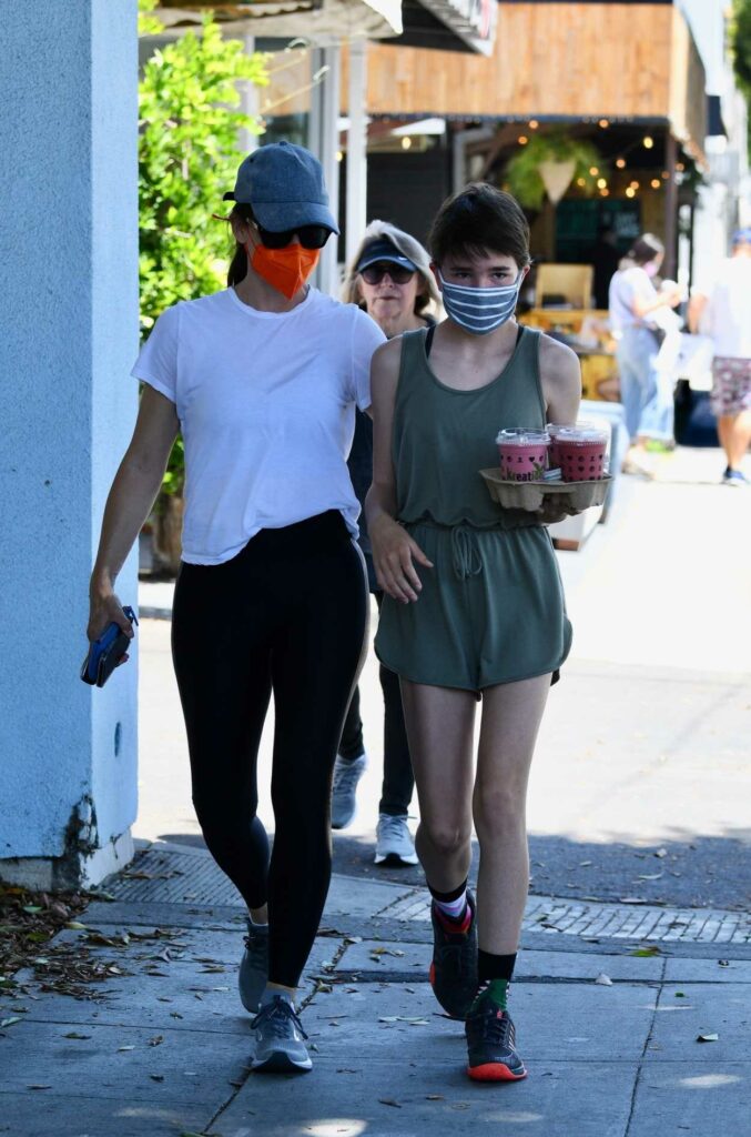 Jennifer Garner in a White Tee