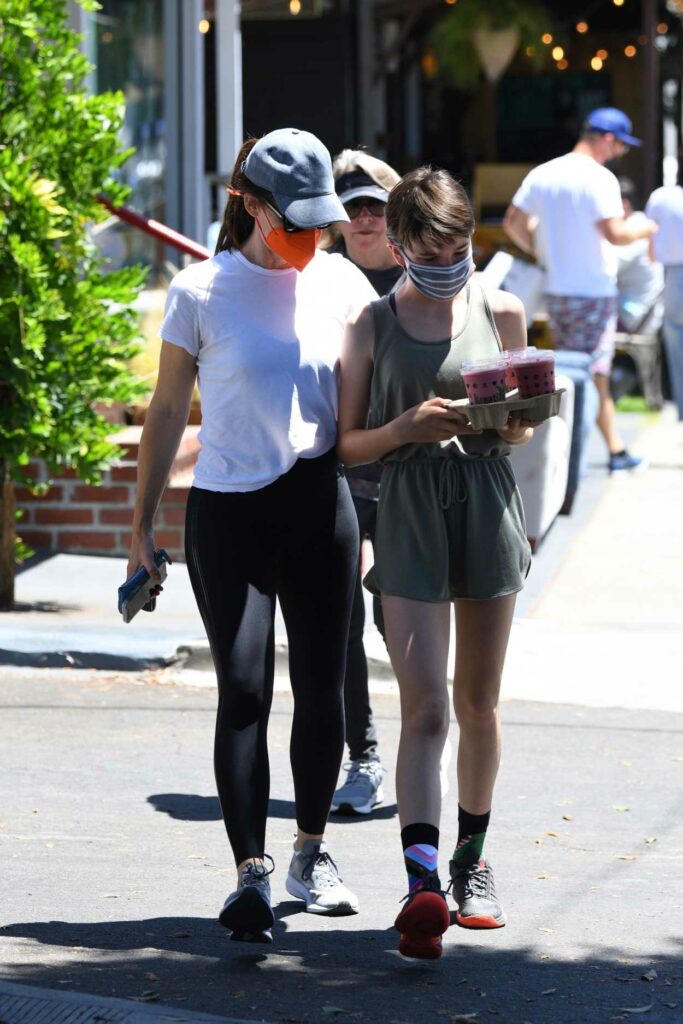 Jennifer Garner in a White Tee