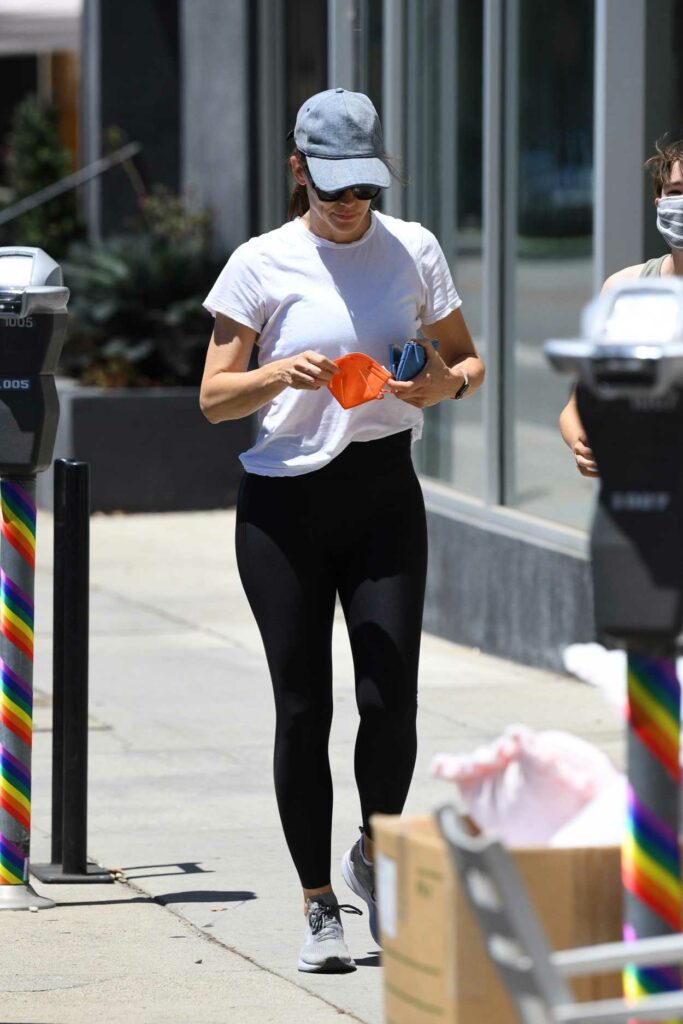 Jennifer Garner in a White Tee