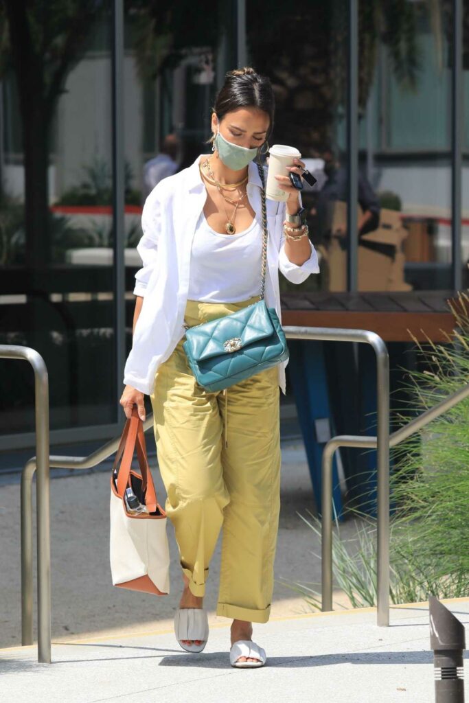 Jessica Alba in a Yellow Pants