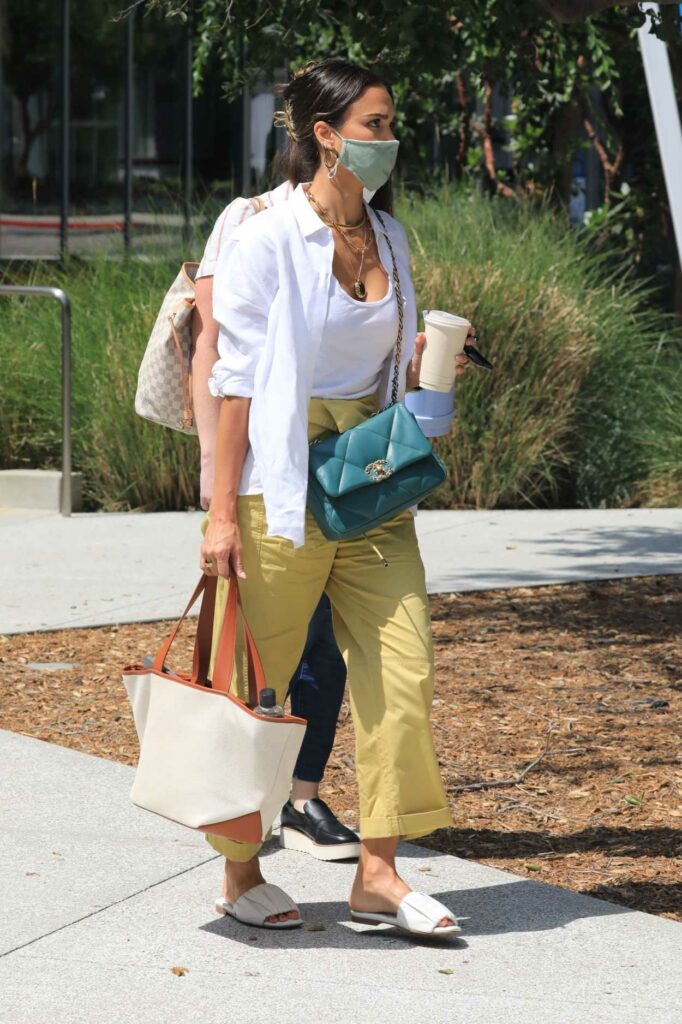 Jessica Alba in a Yellow Pants