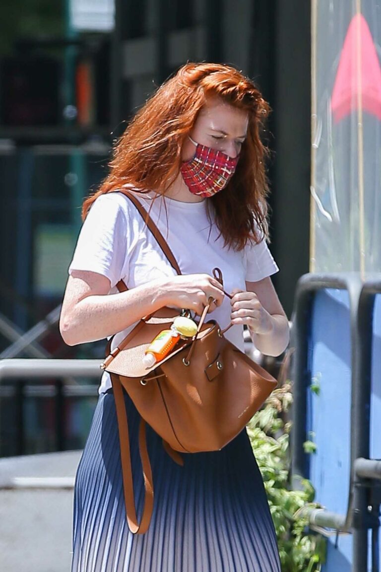 Rose Leslie in a White Tee Was Seen Out in New York 06/25/2021 ...