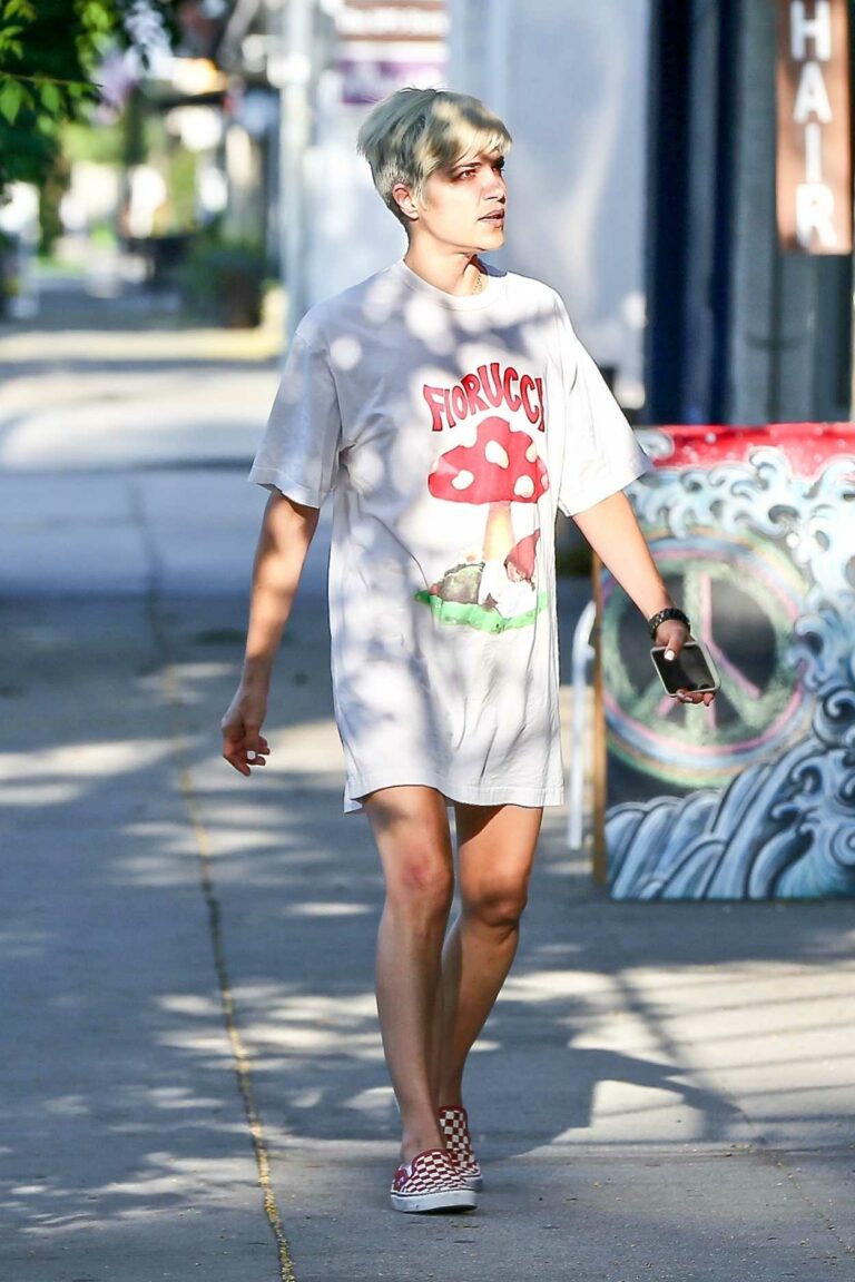 Selma Blair in a White Tee Was Seen Out with Her Boyfriend Ron Carlson