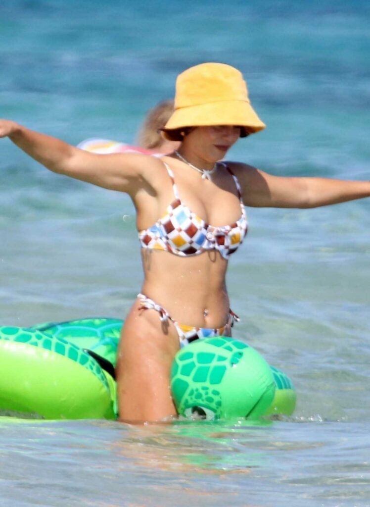 Vanessa Hudgens in Bikini