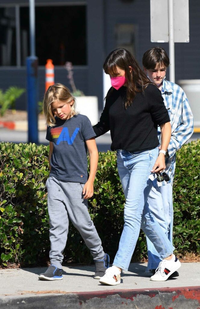 Jennifer Garner in a Light Blue Jeans