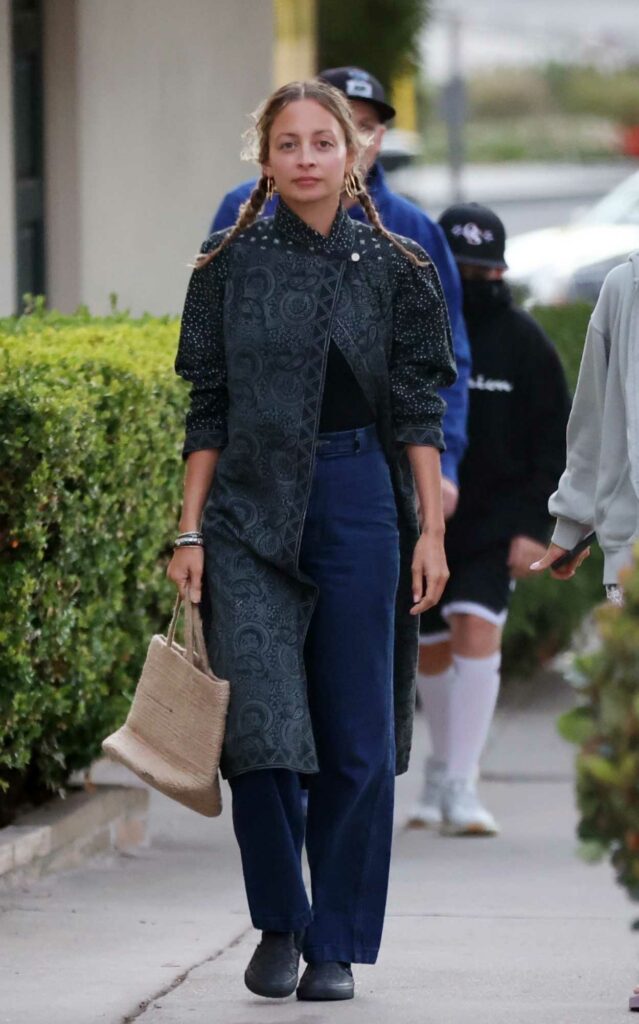 Nicole Richie in a Black Patterned Cardigan