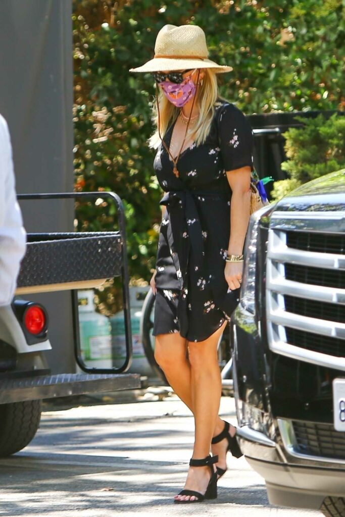 Reese Witherspoon in a Floral Dress
