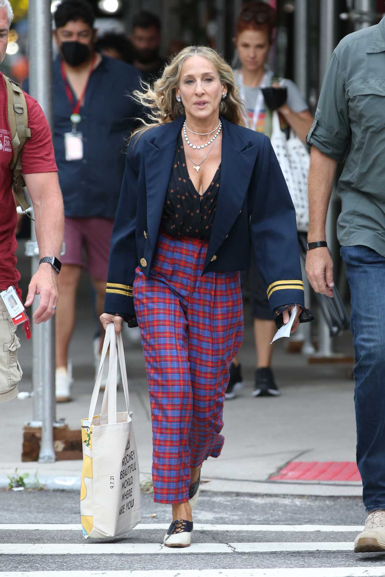 Sarah Jessica Parker in a Plaid Pants Arrives on the the Set of And ...