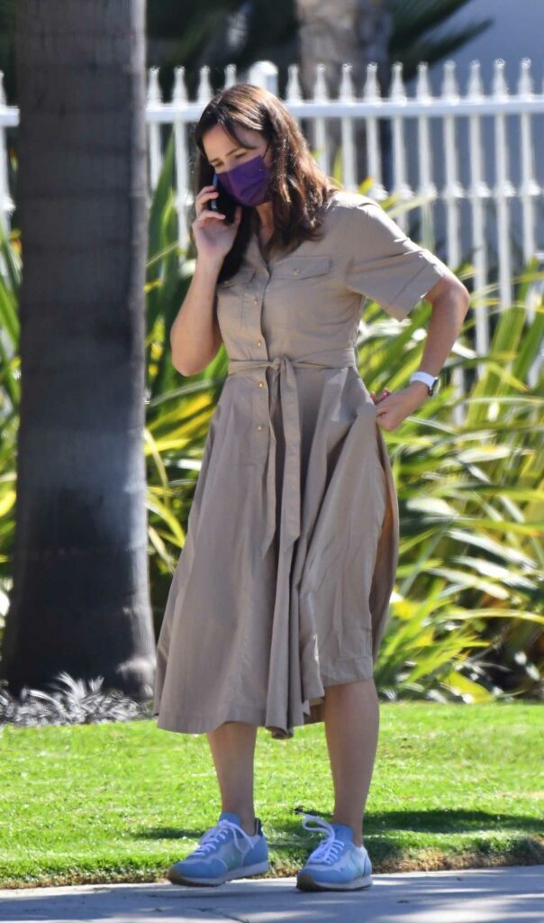 Jennifer Garner in a Beige Dress