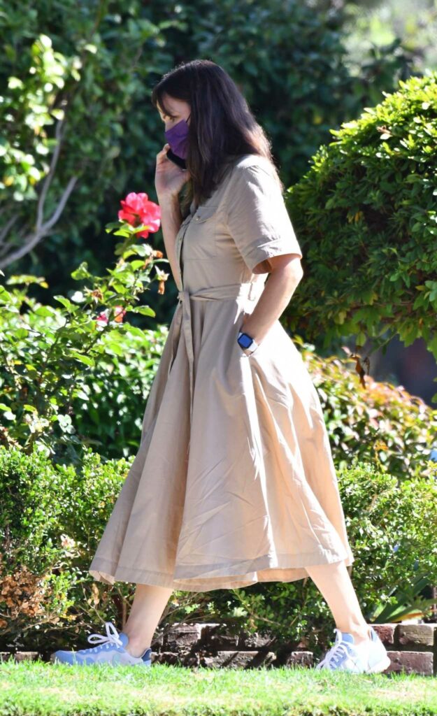 Jennifer Garner in a Beige Dress