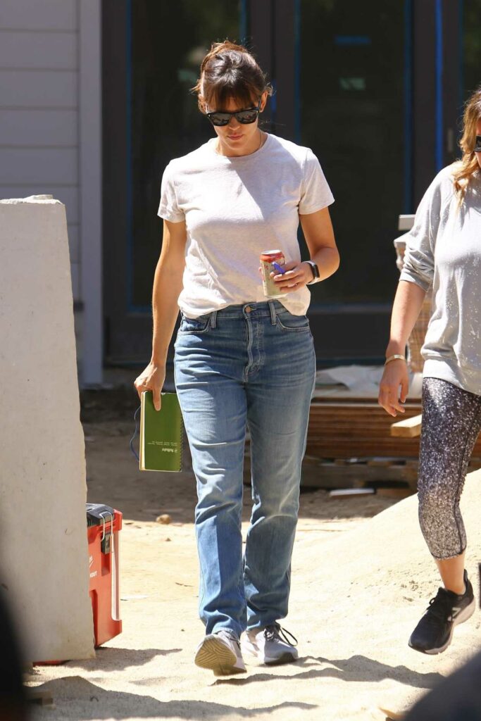 Jennifer Garner in a White Tee