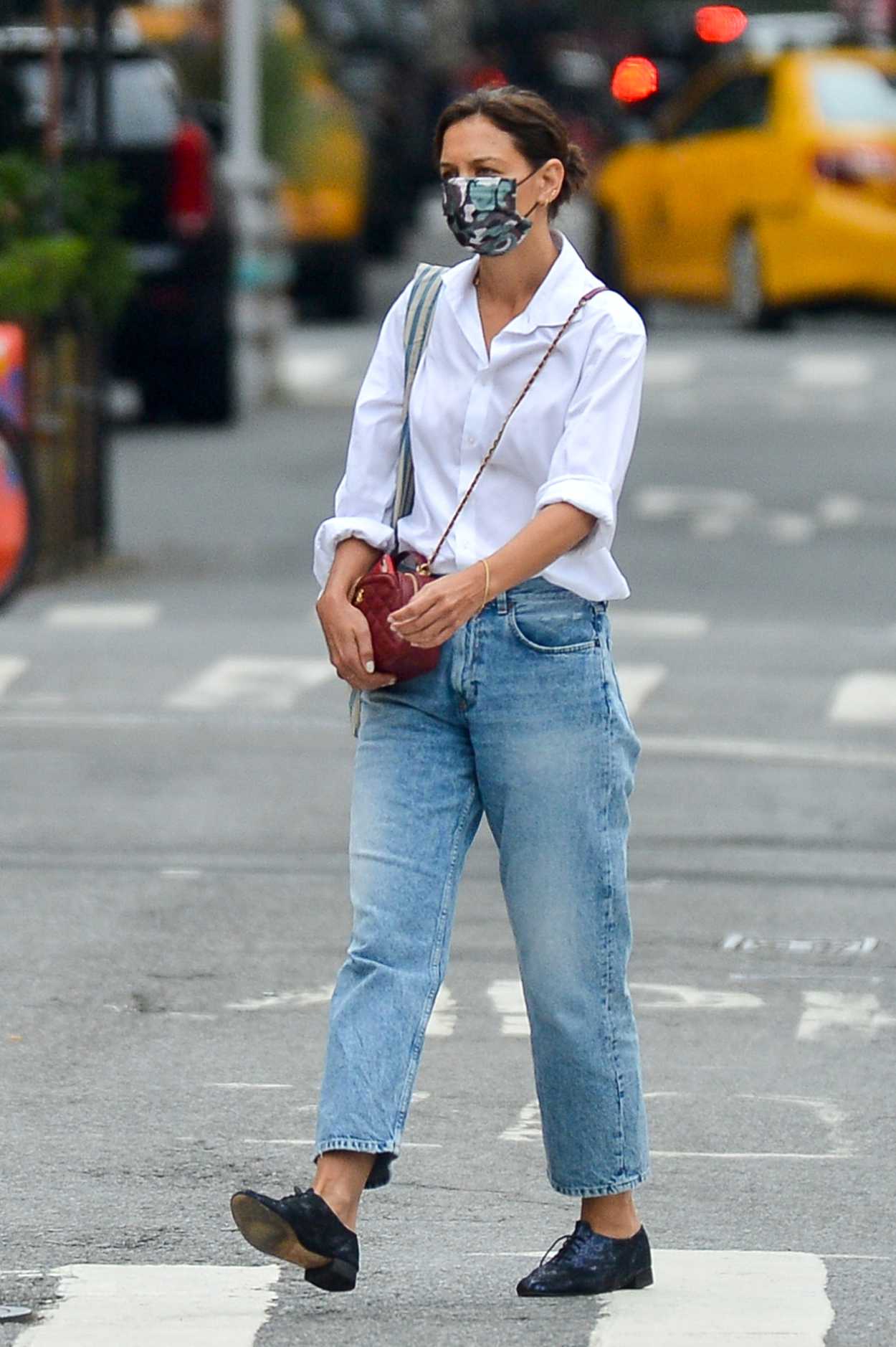Katie Holmes in a White Shirt Was Seen Out in New York 08/30/2021 ...
