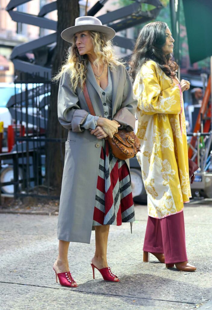 Sarah Jessica Parker in a Grey Trench Coat