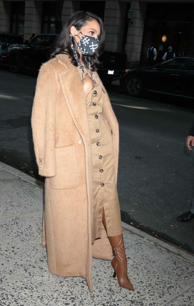 Rosario Dawson in a Beige Coat