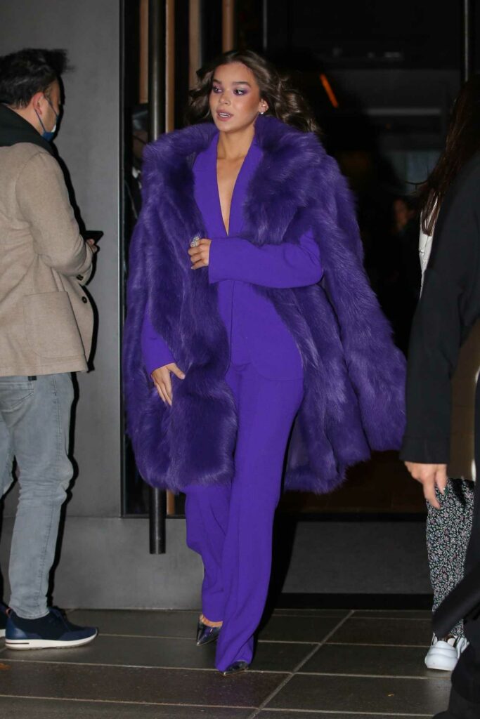 Hailee Steinfeld in a Purple Pantsuit