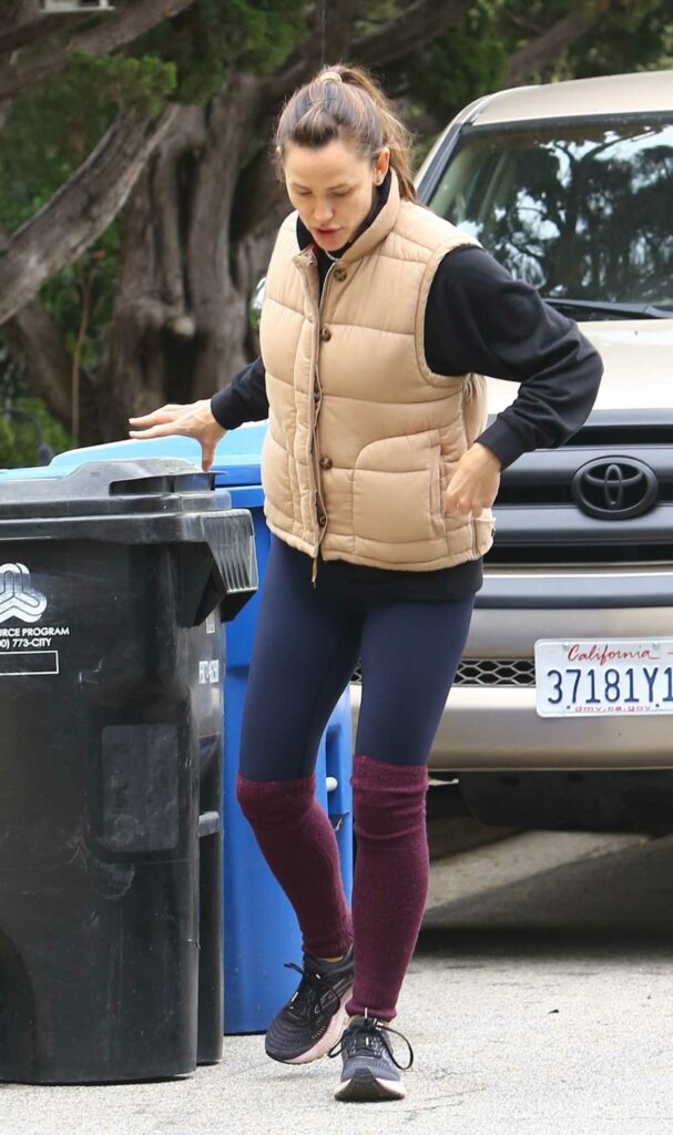 Jennifer Garner in a Beige Vest