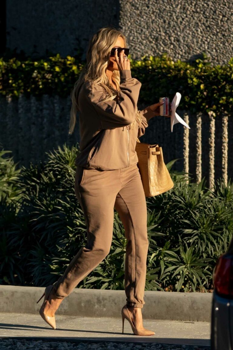 Khloe Kardashian in a Tan Sweatsuit Leaves an Office in Calabasas 11/12