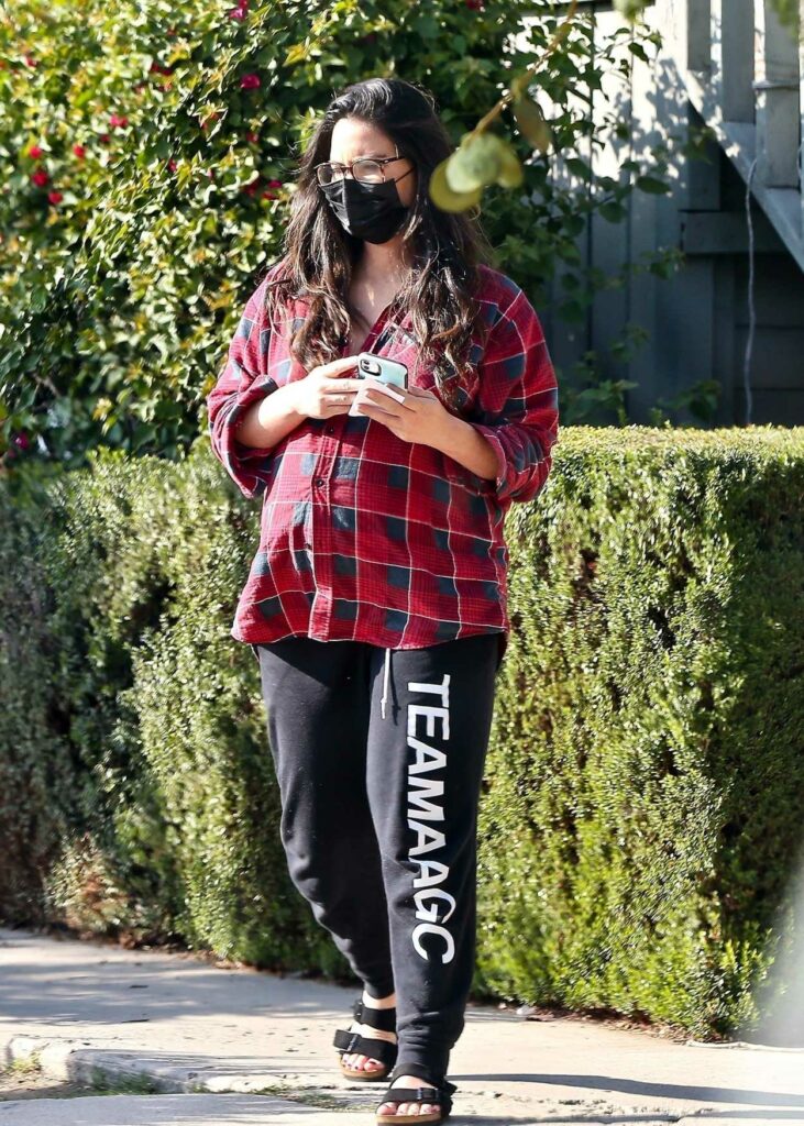 Olivia Munn in a Red Plaid Shirt Was Seen Out in Los Angeles 11/19/2021