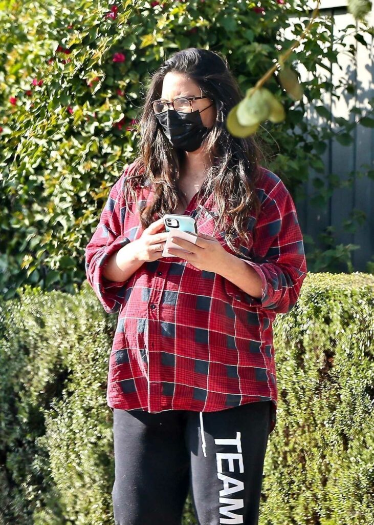 Olivia Munn in a Red Plaid Shirt Was Seen Out in Los Angeles 11/19/2021