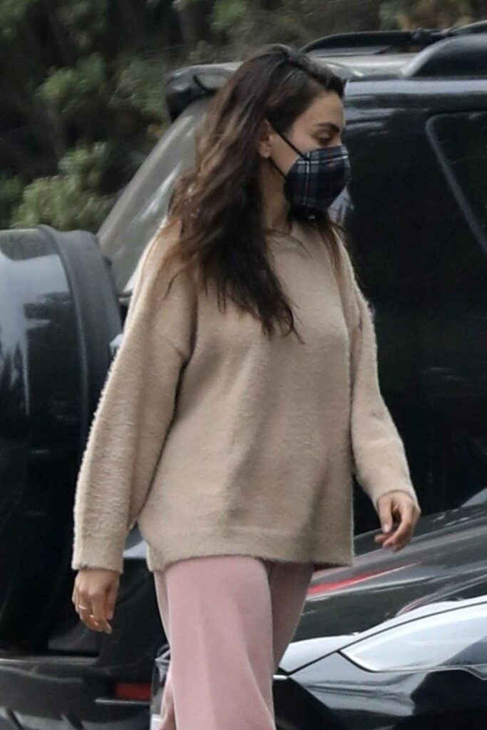 Mila Kunis in a Pink Sweatpants