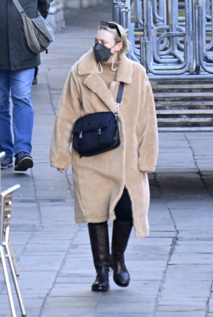 Dakota Fanning in a Caramel Coloured Fur Coat